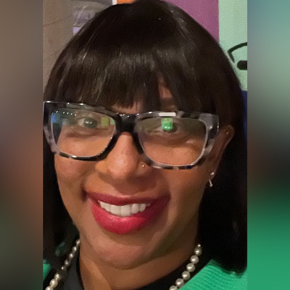 Meet your Posher, Nneze - Picture 2 of 4